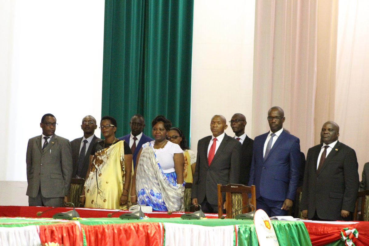 Burundi : Edouard Nduwimana - le nouvel ombudsman burundais prête serment ( Photo: Assemblée Nationale  2016 )