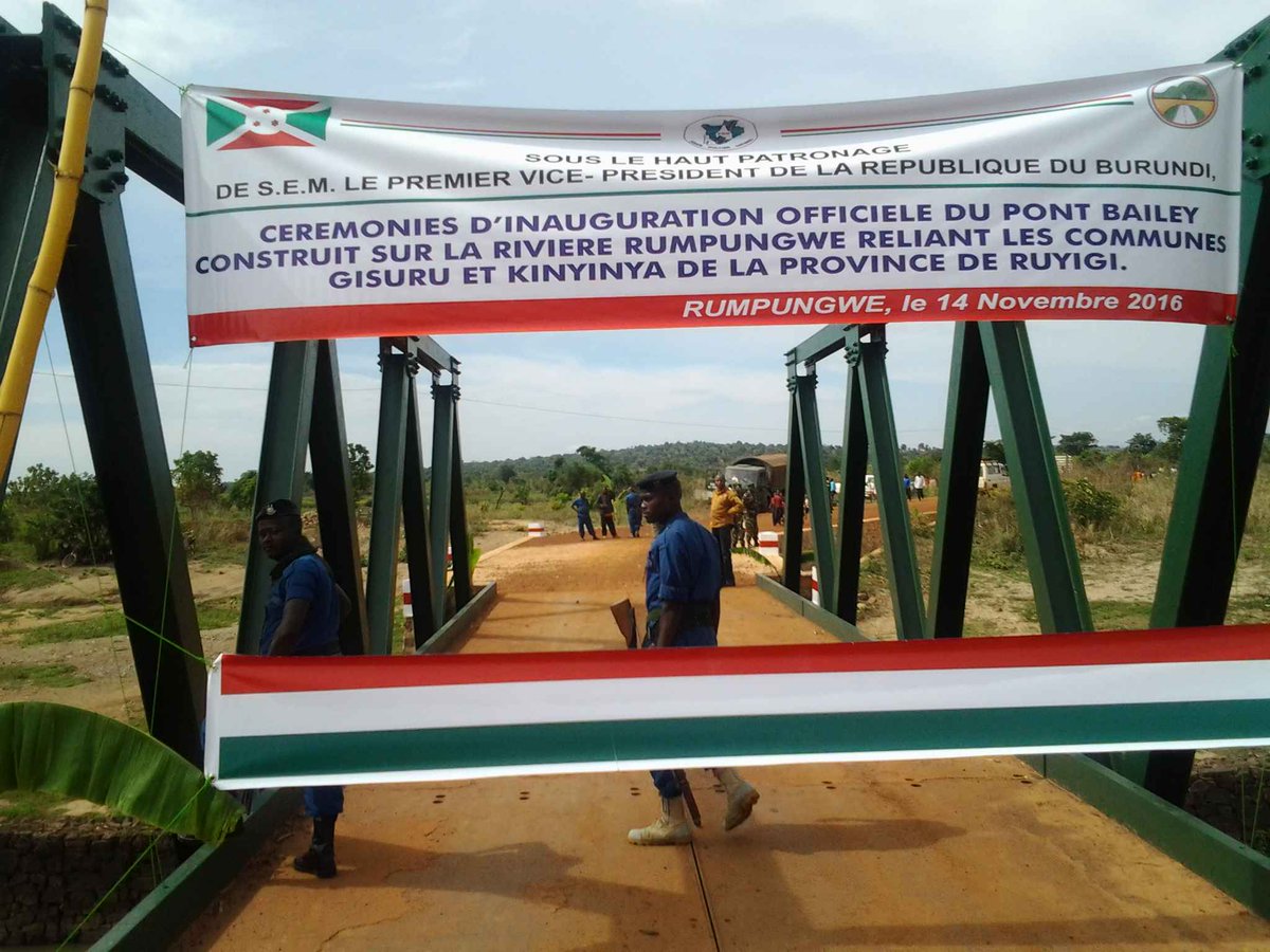 Burundi : Ruyigi - Inauguration du pont Bailey reliant Gisuru et Kinyinya ( Photo : ppbdi.com 2016 )