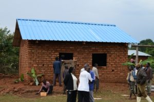 Burundi : TDC à Makamba - Pavage du Bureau du chef de colline de Gikurazo ( Photo : Senat.bi 2016 )