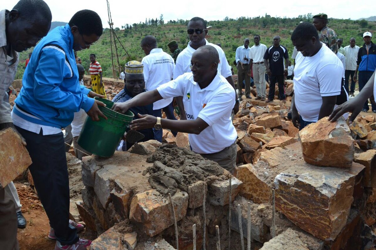 Burundi : TDC à Ruyigi - Construction du future Stade sportif de Gisuru. ( Photo : Evelyne Maniragaba 2016 )