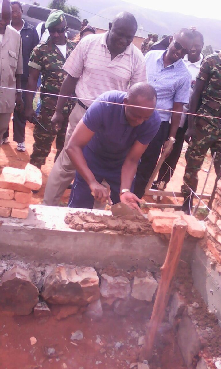 Burundi : TDC à Ruyigi - Construction de la future Université de Ruyigi ( Photo : Evelyne Maniragaba 2016 )