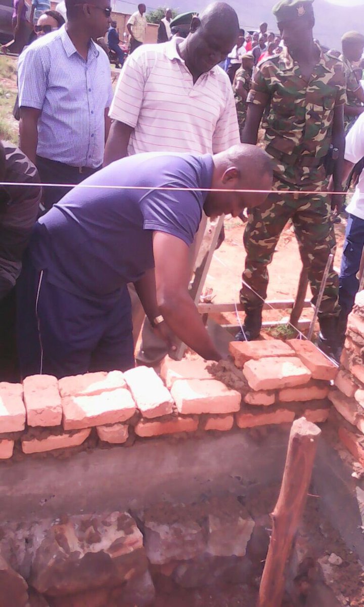 Burundi : TDC à Ruyigi - Construction de la future Université de Ruyigi ( Photo : Evelyne Maniragaba 2016 )