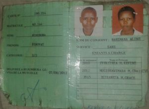 La carte d'identité de M. Rénovat Nimubona  l'assassin d'un policier burundais  le mardi 13 décembre 2016 à GITEGA  ( Photo : ikiriho  2016 )