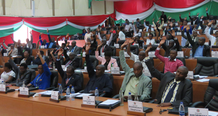 Burundi : Adoption de la révision de la loi n°1/017 du 23/10/2003 sur les Banques (  photo : Assemblee.bi   2016  )