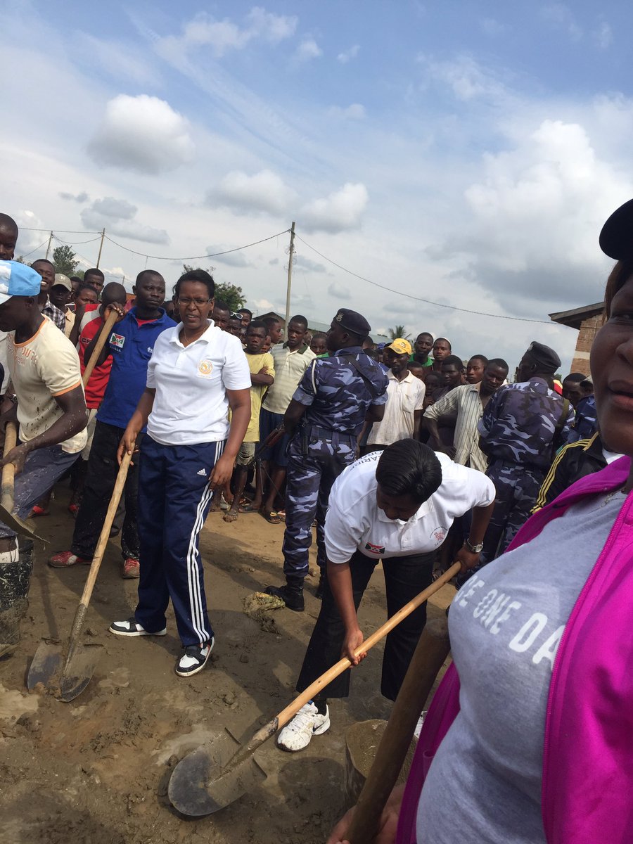 Burundi : TDC à Gatumba - Construction de l'Ecole fondamentale de Gatumba      ( Photo : Evelyne Butoyi   2016 ) 