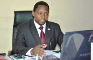 M. Gaspard Banyankimbona,  recteur de l’Université du Burundi (UB)