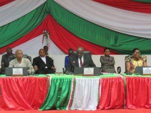 Burundi : Adoption à l'unanimité de la nouvelle loi sur les ASBL ( RTNB .BI  2016 )