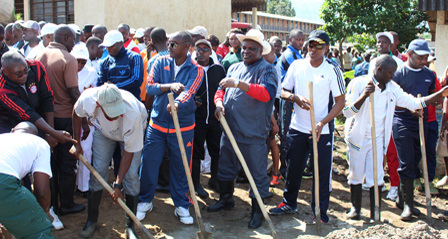 Burundi : TDC à Bujumbura - Construction de salles de classe du Lycée Municipal de Gihosha ( Photo : assemblee.bi 2017 )