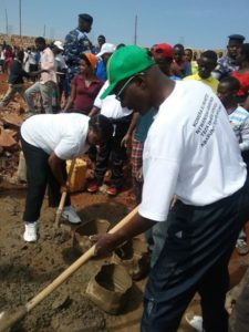 Burundi : TDC - Construction de la clôture du Stade de GITEGA ( Photo : senat.bi  2017 )