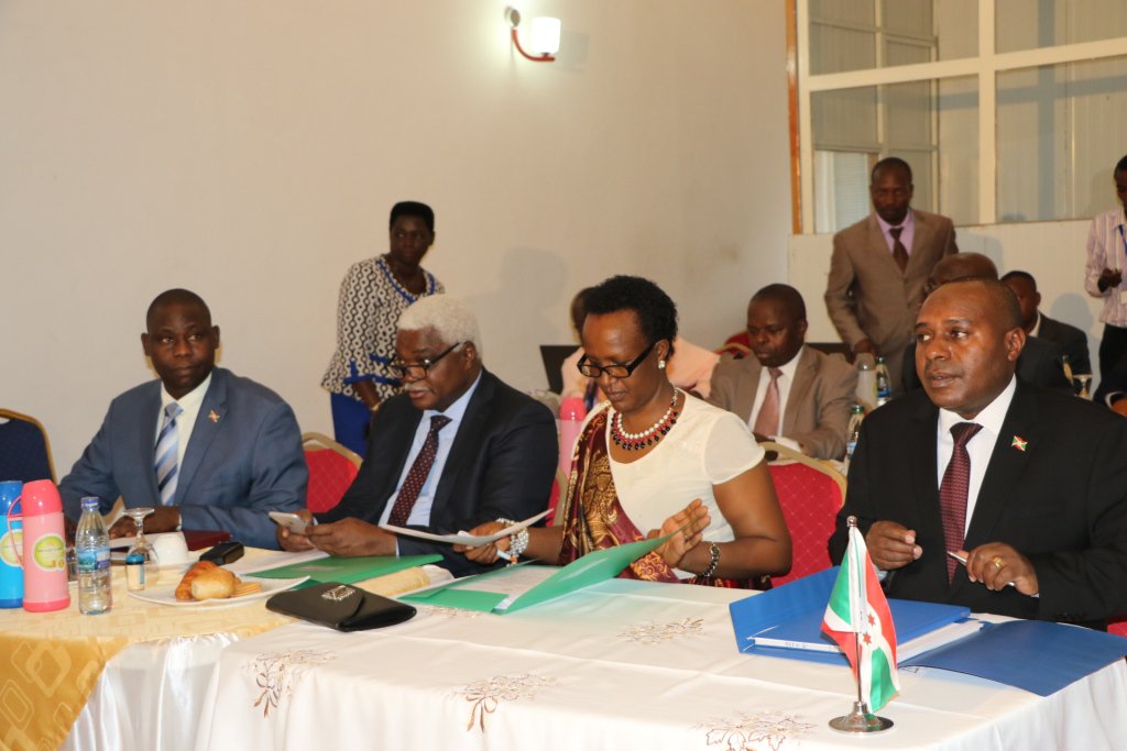 Burundi : Réunion sur le transfert des compétences vers les communes ( Photo : presidence. bi   2016  )