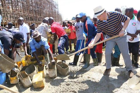 Burundi : TDC à Ngozi -  Réaliser des travaux au stade Kugasaka ( Photo : ikiriho  2017 ) 