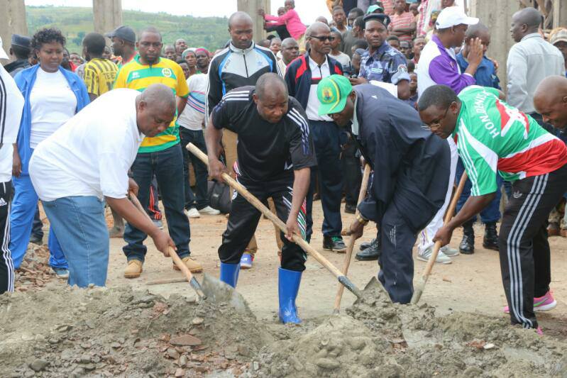 Burundi :  TDC à Gitega - Construction de  l' Ecole Technique de Makaba à Bugendana ( Photo : Cndd-Fdd Abagumyabanga  2017)