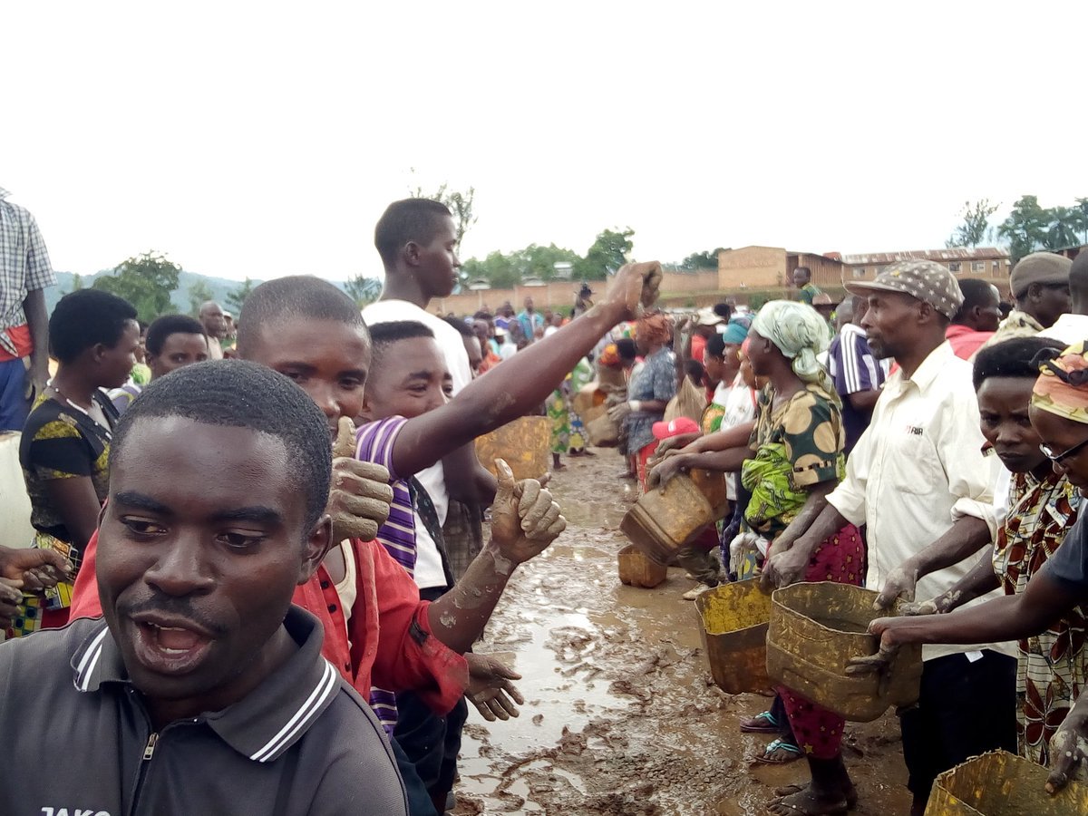 Burundi : TDC à Bubanza - Construction du chaînage du stade de Bubanza ( Photo : ikiriho  2017 )
