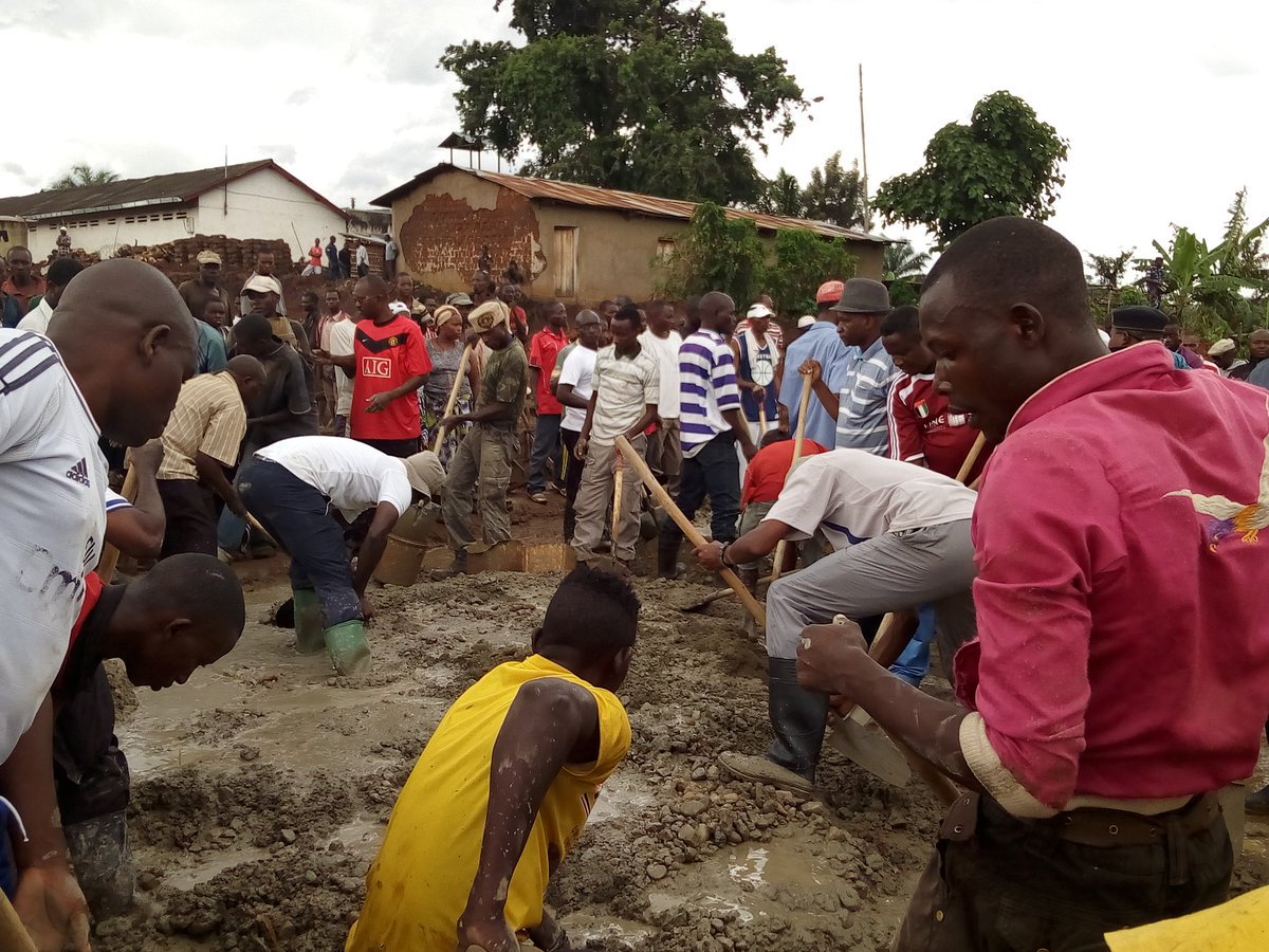 Burundi : TDC à Bubanza - Construction du chaînage du stade de Bubanza ( Photo : ikiriho  2017 )
