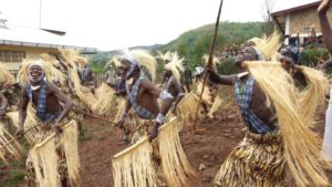 Folklore de Busoni : La danse des guerriers Intore ( Photo : Espérance NDAYIZEYE 2016 )