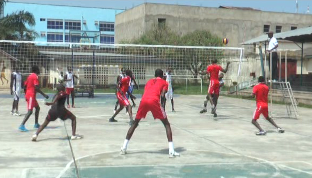 Burundi : 1/4 de final du tournoi de volley-ball intercommunal à GITEGA ( Photo : RTNB 2017 )