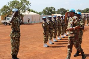 Visite du Général Sidiki Traoré aux troupes du Burundi à la MINUSCA ( Photo : Baratuza Gaspard 2017 )