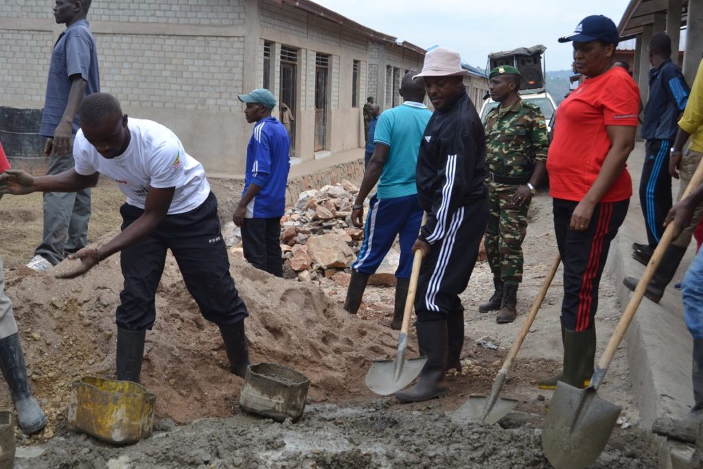 Burundi : TDC à Ngozi - Construction de 2 classes à l'ECOFO de Kwihayiro à Mwumba ( Photo : Ikinyamakuru Ubumwe 2017 )
