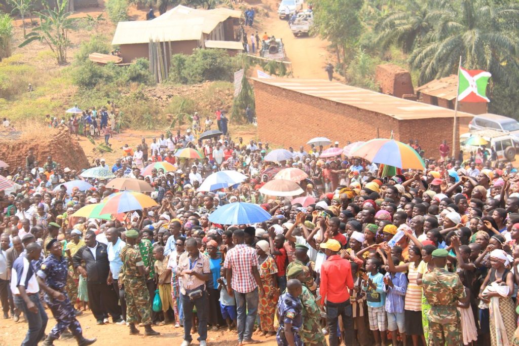 Burundi : Le Président inaugure le Centre de Santé de Nyambuye ( Photo : Ku Kirimba , Ikiriho 2017 )