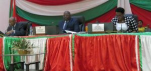 Burundi : Loi portant sur les activités bancaires - Kirundi et développement. ( Photo : RTNB  2017 )