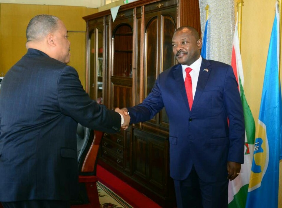 Le Président reçoit l'Haïtien Dr. Garry Conille représentant du PNUD au Burundi ( Photo : presidence 2017 )