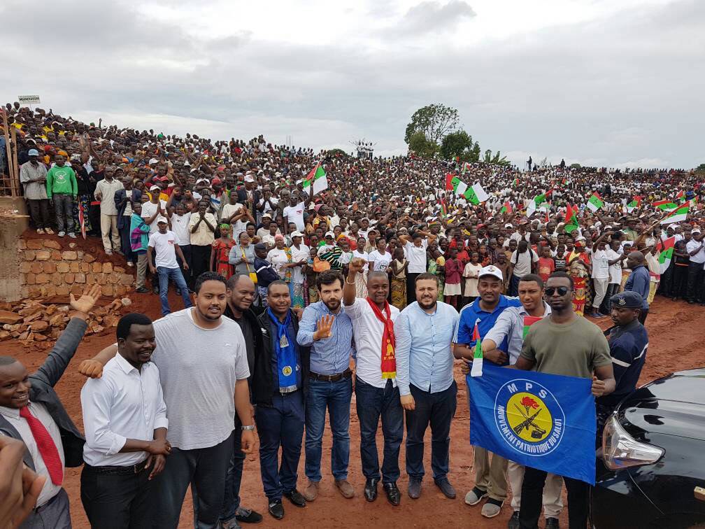 Burundi : TDC - Construction du stade de Gitega avec des jeunes politiciens d'autres pays ( Photo : Bigirimana Aboudi.2017  )