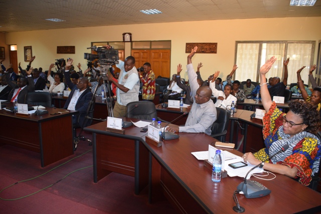 Burundi : Le Sénat rejette la Résolution Européenne du 6/07/2017 ( Photo : Senat.bi 2017 )Burundi : Le Sénat rejette la Résolution Européenne du 6/07/2017 ( Photo : Senat.bi 2017 )