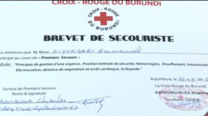 Burundi : 18 citoyens ont reçus leurs brevets de secourisme ( Photo : RTNB  2017)