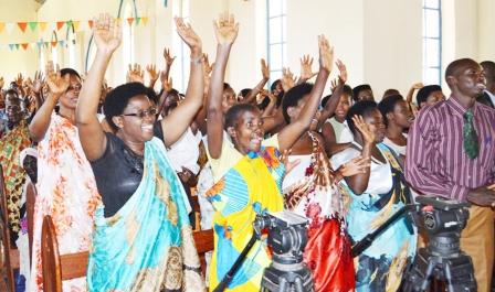Burundi : Le Président prie à la Cathédrale anglicane de Buye  ( Photo : ppbdi.com   2017 )