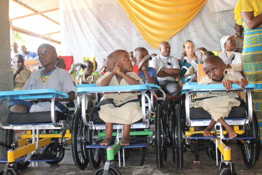 SOCIETE - La 1ère Dame montre son HUMANITE en rendant visite au Centre Saint Kizito, à des personnes vivants avec un handicap physique ( Photo : ABP 2017 )