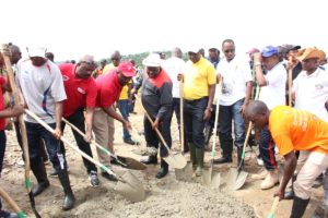 Burundi : TDC consistant à la construction du Stade de Bubanza ( Photo : Assemblee.bi 2017 )