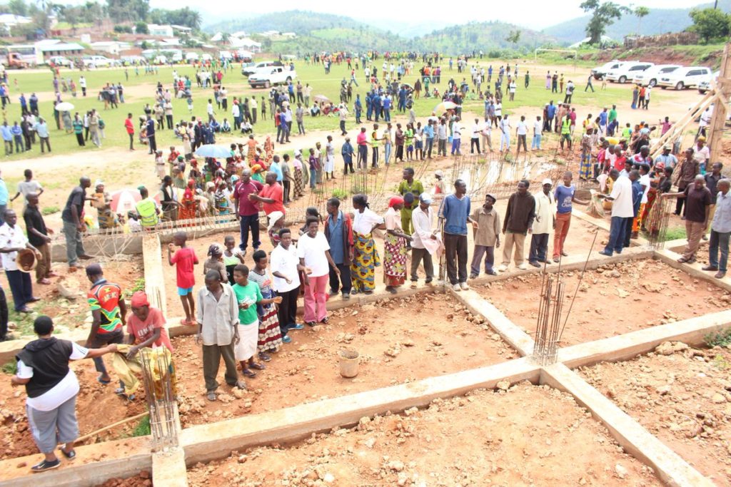 Burundi : TDC consistant à la construction du Stade de Bubanza ( Photo : Assemblee.bi 2017 )