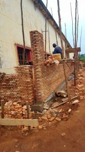Burundi : Le CNDD-FDD aide aux travaux au Stade de Gitega ( Photo : ikiriho  2018 )