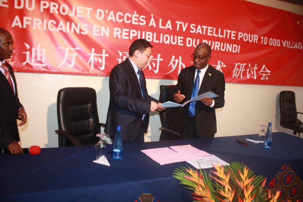 Burundi : Media - La multinationale chinoise STARTIMES donne 300 Télévisions ( Photo : Nyabenda Albert 2018 )