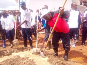 Burundi : TDC - Réhabilitation du Stade Royal de la commune Muramvya ( Photo : RTNB 2018 )