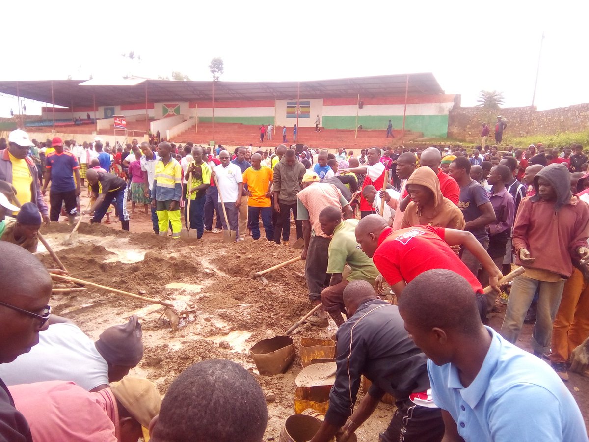 Burundi : TDC - Réhabilitation du Stade Royal de la commune Muramvya ( Photo : RTNB 2018 )
