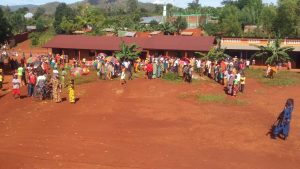 Burundi – REFERENDUM 2018 : MUYINGA  EGO/OUI  81,4%  OYA/NON 10,9% ( photo : ikiriho  2018 )