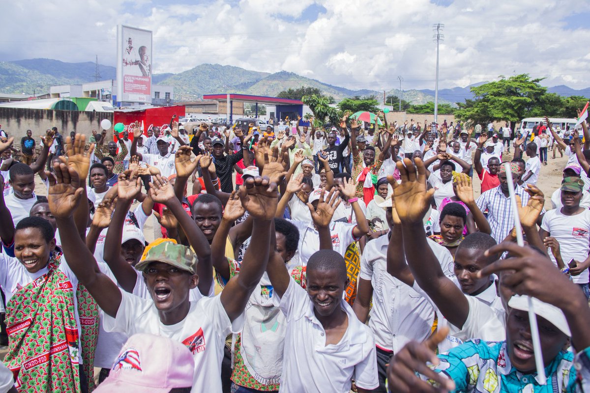 Burundi / REFERENDUM 2018 - DAY 3/13 : Le CNDD-FDD à BUJUMBURA pour le OUI - EGO - ( Photo : Nyamitwe Willy ; Aimée Nshimirimana   2018 )