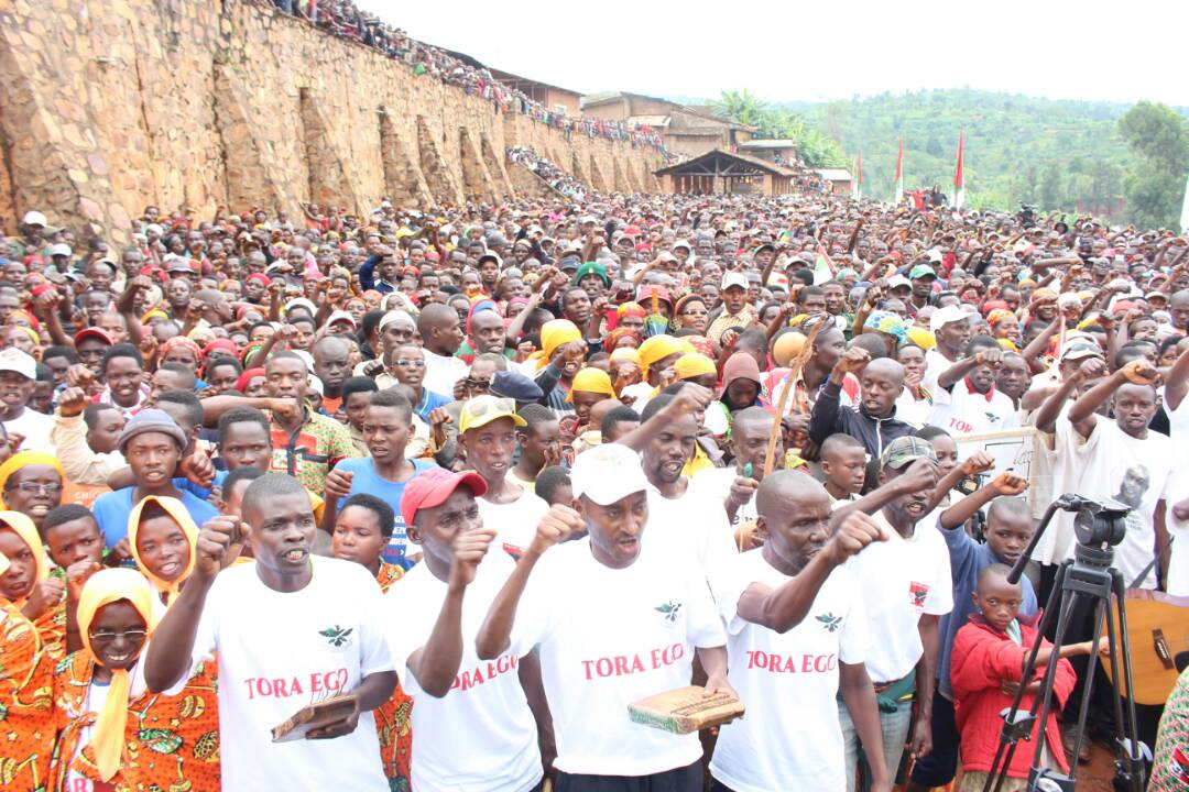 Burundi / REFERENDUM 2018 – DAY 6/13 : MURAMVYA, CNDD-FDD, 100.000 personnes TORA EGO – OUI ( Photo : CNDD-FDD 2018)