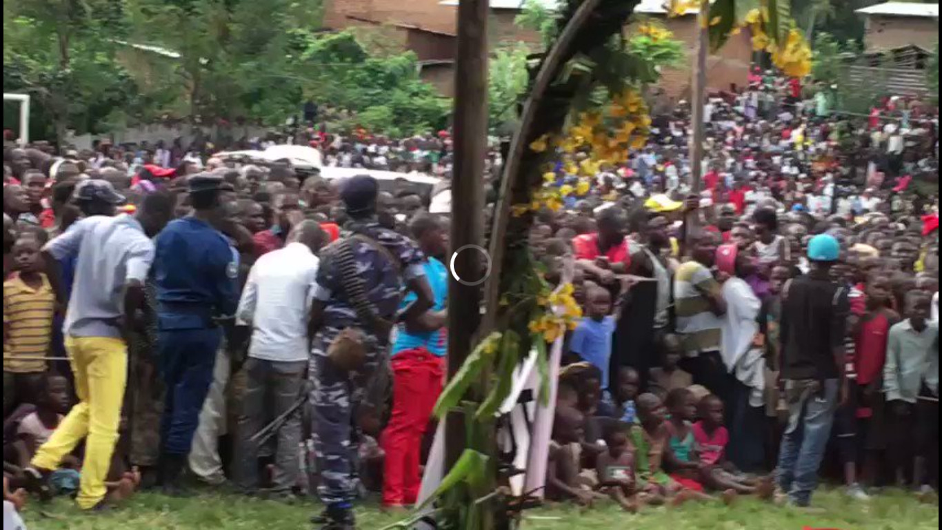 Burundi / REFERENDUM 2018 – DAY 9/13 : Rumonge - Démonstration de force d'AMIZERO Y’ABURUNDI, Tora OYA ( Photo : IKIRIHO 2018 )