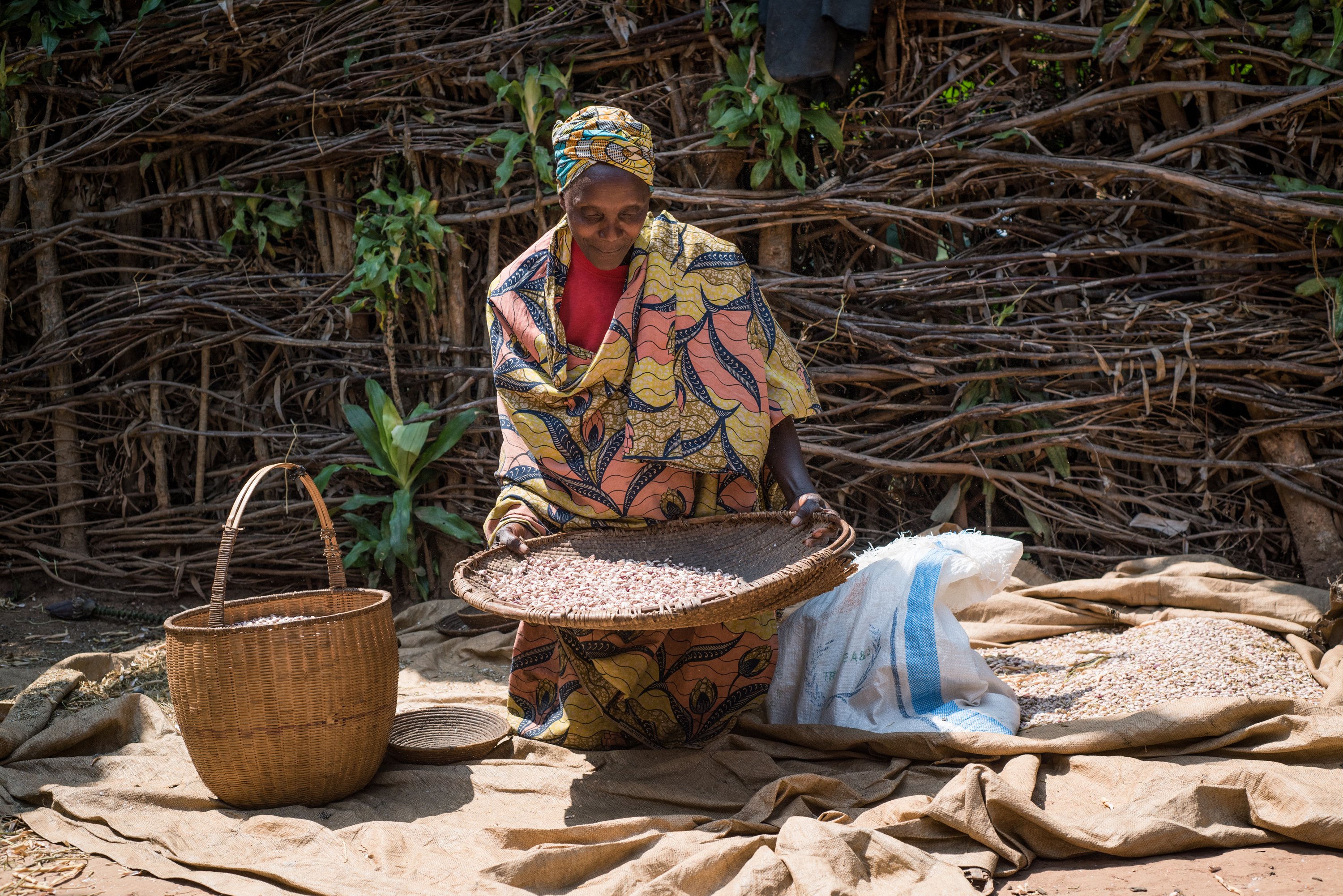 Burundi : Une agricultrice heureuse des intrants de ONE ACRE FUND ( Photo : ONE ACRE FUND BURUNDI 2018 )