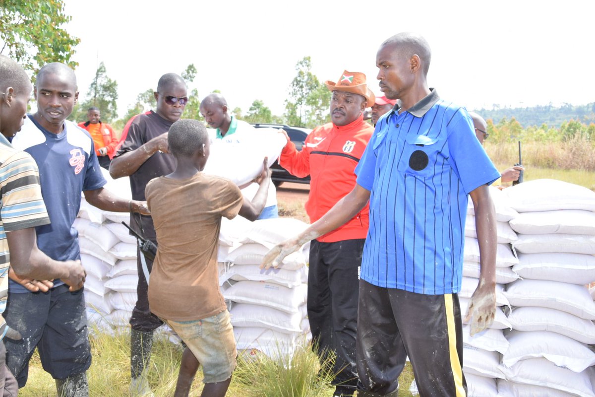 Burundi : Le Président redistribue la production nationale aux nécessiteux ( LE RENOUVEAU 2018 )