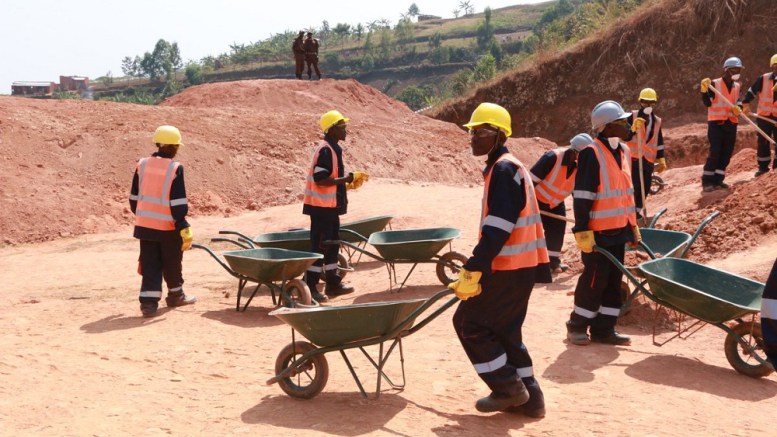 Burundi : Les Miniers HUTU contents - 14 tonnes d'or à Mabayi ( Photo : IKIRIHO 2018 )