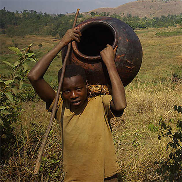 Burundi : Un potier ( Photo : routard.com   2009 )