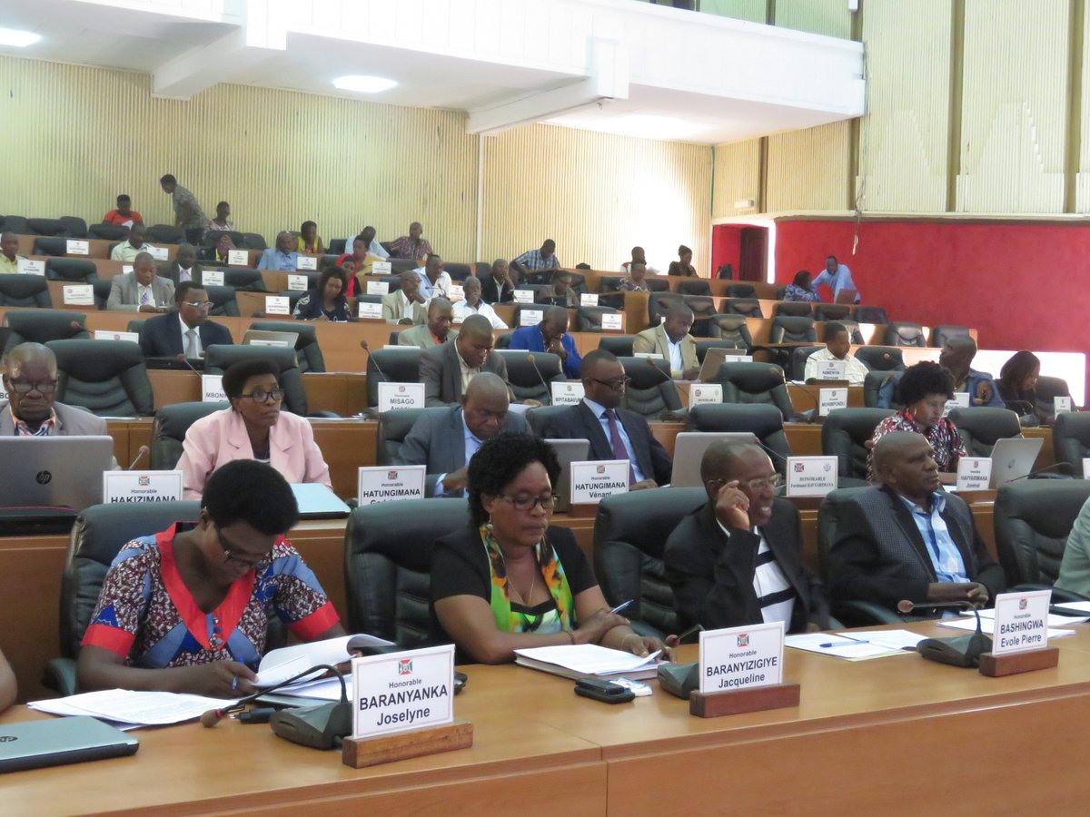 Burundi : L'Assemblée Nationale vote le bitumage de la Route Bururi-Gitega ( Photo : ASSEMBLEE.BI  2018 )