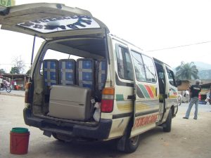 Burundi : L'affichage des prix de transports sur les bus ( Photo : IKIRIHO 2018 )