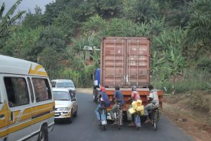 Burundi : La Police arrête 14 voleurs dévalisant des camions ( Photo : tourdumondepepere.com, RPA,  2018)