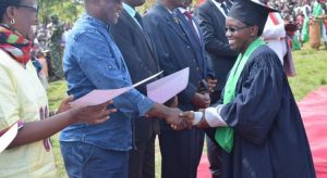 Burundi : Remise des certificats au centre de formation professionnelle de Ngorore ( Photo : ABP 2018 )
