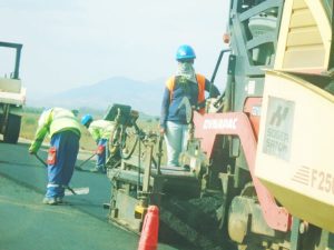 Burundi : Ouvrier de chantier routier ( Photo : Burundi-Eco 2018 )