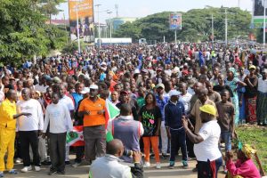 Burundi : 100 000 Barundi ont manifesté à Bujumbura contre Mzee MUSEVENI ( Photo : INTUMWA 2018 )